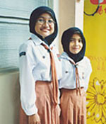 Photo of Muslim Brownies from Malaysia wear a black scarf and long skirt.
