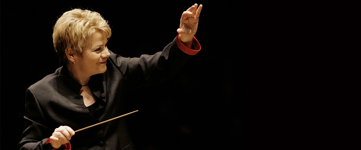  Marin Alsop conducting an orchestra 